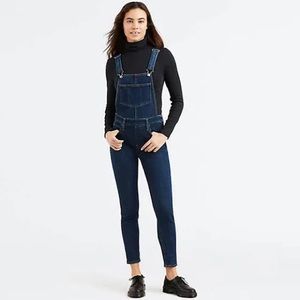 NWT levi skinny overalls size , dark wash , size 26